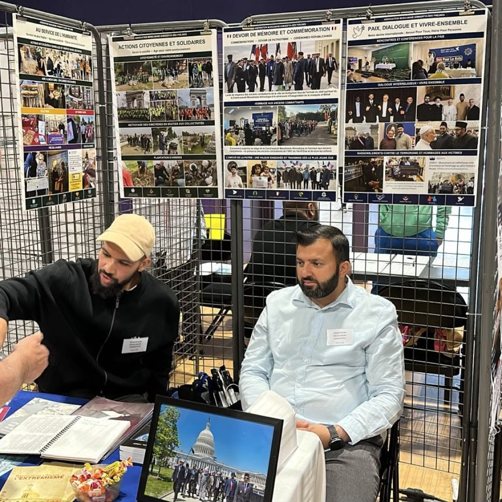 Le stand du Centre des Yvelines « Darul Barakat » au Forum des associations de Mantes-la-Ville
